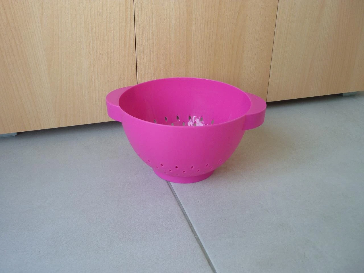 Fuchsia roze kunststof vergiet zeef